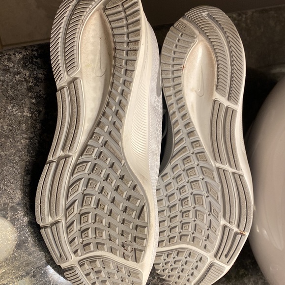 BRAND NEW size 10 women’s Nike Sneaker - Picture 7 of 8